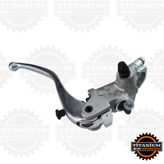 Bomba de freno delantera original AP8133663 para Aprilia RSV, con sistema Brembo y cuerpo robusto para frenado de alta exigencia.