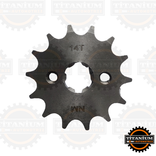 Piñón 14T de acero NM Racing para motos 110cc, compatible con Zanella, Yumbo, Baccio y modelos chinos. Resistente, eficiente y fácil de instalar