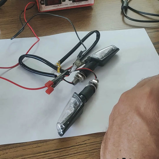 Señaleros LED compactos para motos, color ámbar, de alta potencia, diseño moderno y resistente, ideales para mayor visibilidad y durabilidad